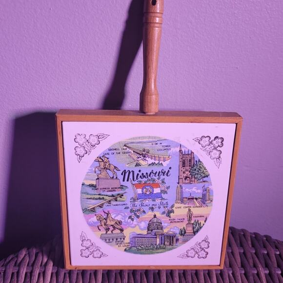 Vntg Missouri Ceramic Hot Plate Trivet 6.5" State Souvenir Wood Handle Kitchen - Picture 1 of 6